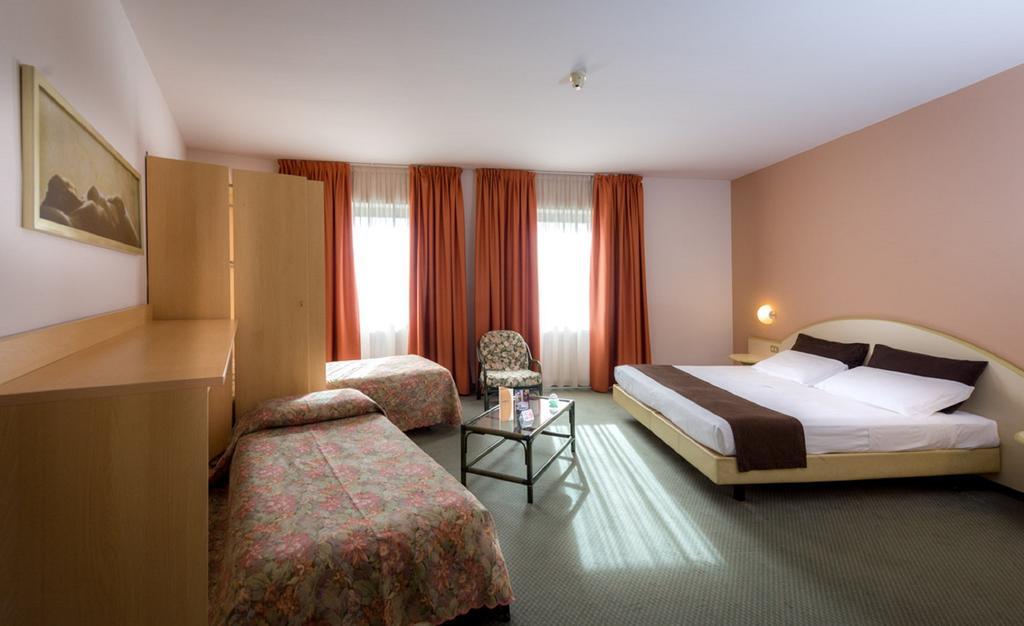 Hotel Des Alpes Роста Экстерьер фото